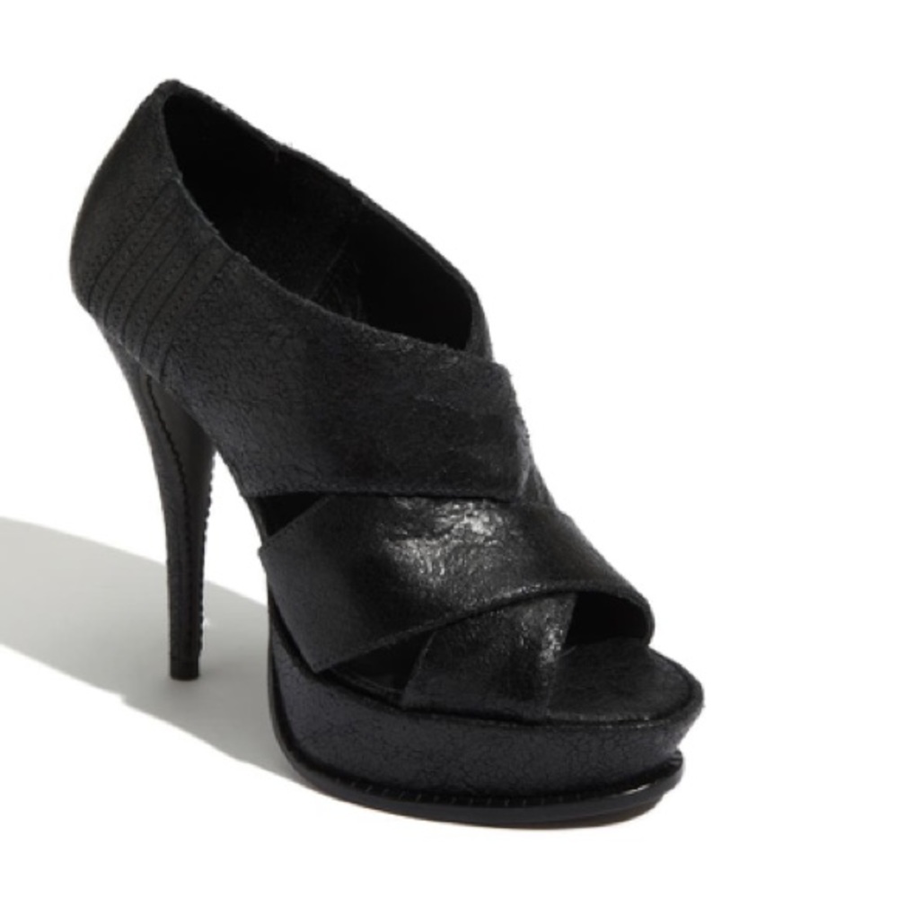 Elizabeth and James “E-Milla” Platform Heel Sz 8.5